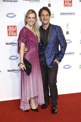 Kim-Sarah Brandts und Falk-Willy Wild bei der 15. Verleihung der Goldenen Bild der Frau 2022 im Stage Theater Neue Flora. Hamburg, 09.11.2022