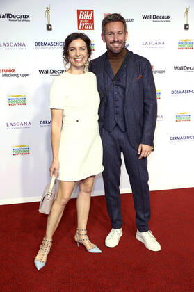 Jan Hartmann mit Ehefrau Julia Hartmann bei der 15. Verleihung der Goldenen Bild der Frau 2022 im Stage Theater Neue Flora. Hamburg, 09.11.2022