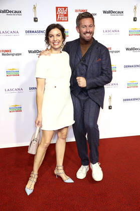 Jan Hartmann mit Ehefrau Julia Hartmann bei der 15. Verleihung der Goldenen Bild der Frau 2022 im Stage Theater Neue Flora. Hamburg, 09.11.2022