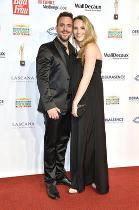 Marc Barthel mit Ehefrau Anna Hofbauer bei der 15. Verleihung der Goldenen Bild der Frau 2022 im Stage Theater Neue Flora. Hamburg, 09.11.2022