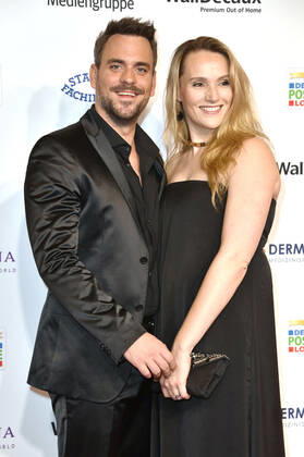 Marc Barthel mit Ehefrau Anna Hofbauer bei der 15. Verleihung der Goldenen Bild der Frau 2022 im Stage Theater Neue Flora. Hamburg, 09.11.2022