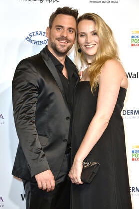 Marc Barthel mit Ehefrau Anna Hofbauer bei der 15. Verleihung der Goldenen Bild der Frau 2022 im Stage Theater Neue Flora. Hamburg, 09.11.2022