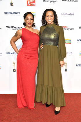 Jessica Wahls und Nadja Benaissa von den No Angels bei der 15. Verleihung der Goldenen Bild der Frau 2022 im Stage Theater Neue Flora. Hamburg, 09.11.2022