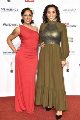 Jessica Wahls und Nadja Benaissa von den No Angels bei der 15. Verleihung der Goldenen Bild der Frau 2022 im Stage Theater Neue Flora. Hamburg, 09.11.2022