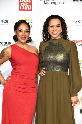 Jessica Wahls und Nadja Benaissa von den No Angels bei der 15. Verleihung der Goldenen Bild der Frau 2022 im Stage Theater Neue Flora. Hamburg, 09.11.2022