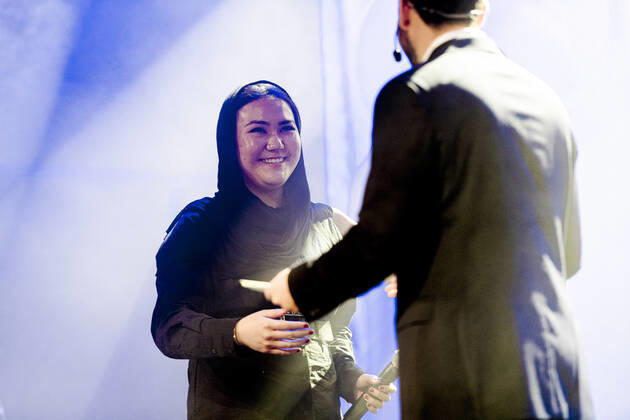 STOCKHOLM 20221110 Fatemeh Khavari, receives the award for Revenge of the Year at the awarding of the Anders Carlberg Memorial Prize 2022 at Fryshuset in Stockholm Stockholm Sweden x12130x,  Copyright: xTimxAro TTx ANDERS CARLBERGS MINNESPRIS 2022