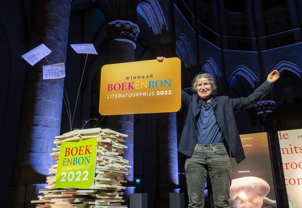 2022-11-10 21:23:12 THE HAGUE - Anjet Daanje has won the Boekenbon Literatuurprijs 2022 with The song of stork and dromedary. This year the award ceremony took place in the Grote of Sint-Jacobskerk. ANP LEX VAN LIESHOUT netherlands out - belgium out