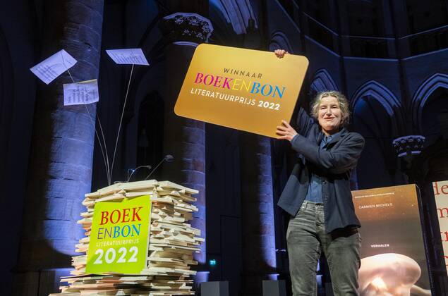 2022-11-10 21:23:10 THE HAGUE - Anjet Daanje has won the Boekenbon Literatuurprijs 2022 with The song of stork and dromedary. This year the award ceremony took place in the Grote of Sint-Jacobskerk. ANP LEX VAN LIESHOUT netherlands out - belgium out