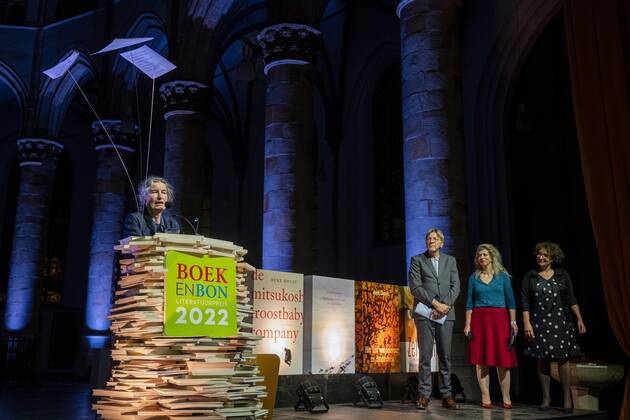 2022-11-10 21:22:23 THE HAGUE - Anjet Daanje has won the Boekenbon Literatuurprijs 2022 with The song of stork and dromedary. This year the award ceremony took place in the Grote of Sint-Jacobskerk. ANP LEX VAN LIESHOUT netherlands out - belgium out