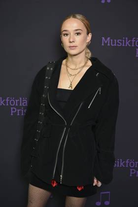 STOCKHOLM 20221111 Alba August on the red carpet before the award ceremony and gala of the Music Publishers Prize at the Grand Hotel in Stockholm Stockholm Sweden x10040x,  Copyright: xAndersxWiklund TTx MUSIKFÖRLÄGGARNAS PRIS 2022