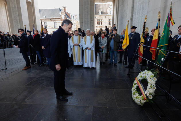 News Bilder des Tages Prime Minister Alexander De Croo pictured during a World War I commemoration in Ypres, Friday 11 November 2022. To commemorate the First World War, a Poppy Parade from St Martin s Cathedral to the Menin Gate was organized, followed by a ceremony at the Belgian Monument and a special Last Post. On 11 November 1918 the Armistice was signed, marking the end of World War I. POOLxKURTxDESPLENTER 49496116