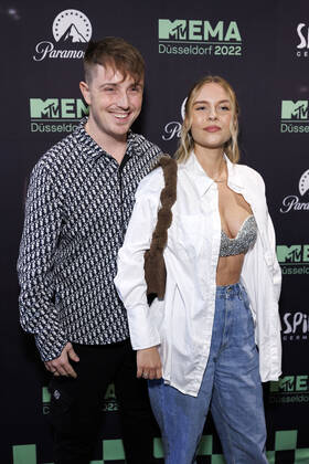 Die Influencer Eugen Kazakov und Dagi Bee beim Best German Act Award in der Nachtresidenz während der MTV Europe Music Awards 2022. Düsseldorf, 11.11.2022 NRW Deutschland Copyright: xChristophxHardtx