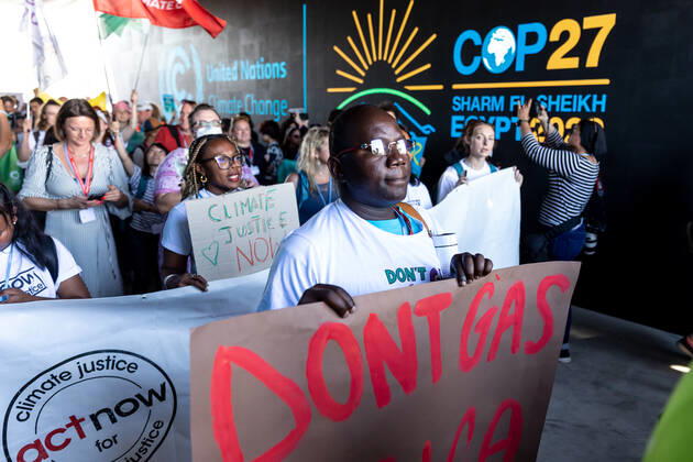 COP27 In Sharm El Sheikh - Day 7 Activists protest demanding climate action and Loss and Damage reparations on the seventh day of the COP27 UN Climate Change Conference, held by UNFCCC in Sharm El-Sheikh International Convention Center, Egypt on November 12, 2022. COP27, running from November 6 to November 18 in Sharm El Sheikh focuses on implementation of measures already agreed during previous COPs. The Conference in Sharm El Sheikh focuses also on the most vulnerable communities as the climate crisis hardens life conditions of those already most disadvantaged. Sharm El Sheikh South Sinai Egypt Copyright: xDominikaxZarzyckax originalFilename: zarzycka-cop27ins221112_npXnX