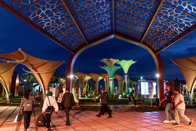 COP27 In Sharm El Sheikh - Green Zone Visitors walk in the evening in the Green Zone of the COP27 UN Climate Change Conference, held by UNFCCC in Sharm El-Sheikh International Convention Center, Egypt on November 14, 2022. COP27, running from November 6 to November 18 in Sharm El Sheikh focuses on implementation of measures already agreed during previous COPs. The Conference in Sharm El Sheikh focuses also on the most vulnerable communities as the climate crisis hardens life conditions of those already most disadvantaged. Sharm El Sheikh South Sinai Egypt Copyright: xDominikaxZarzyckax originalFilename: zarzycka-cop27ins221114_npxR0