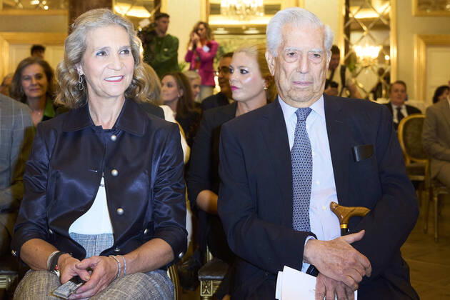 14-11-2022 Madrid Princess Elena de Borbon and Mario Vargas Llosa during the Capote De Las Artes award 2022 ceremony at Wellington Hotel in Madrid. No Spain Â  Copyright: xPPEx