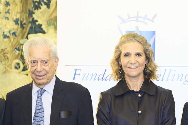 14-11-2022 Madrid Princess Elena de Borbon and Mario Vargas Llosa during the Capote De Las Artes award 2022 ceremony at Wellington Hotel in Madrid. No Spain Â  Copyright: xPPEx