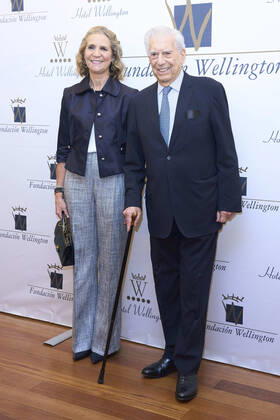 14-11-2022 Madrid Princess Elena de Borbon and Mario Vargas Llosa during the Capote De Las Artes award 2022 ceremony at Wellington Hotel in Madrid. No Spain Â  Copyright: xPPEx