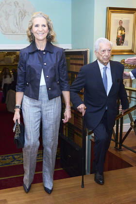 14-11-2022 Madrid Princess Elena de Borbon and Mario Vargas Llosa during the Capote De Las Artes award 2022 ceremony at Wellington Hotel in Madrid. No Spain Â  Copyright: xPPEx