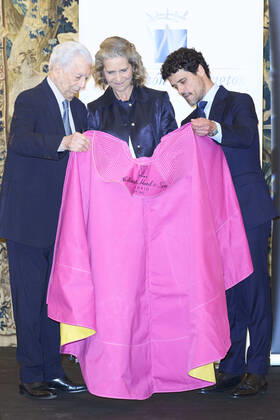 14-11-2022 Madrid Princess Elena de Borbon and Mario Vargas Llosa during the Capote De Las Artes award 2022 ceremony at Wellington Hotel in Madrid. No Spain Â  Copyright: xPPEx