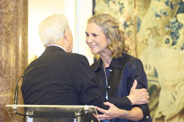 14-11-2022 Madrid Princess Elena de Borbon and Mario Vargas Llosa during the Capote De Las Artes award 2022 ceremony at Wellington Hotel in Madrid. No Spain Â  Copyright: xPPEx