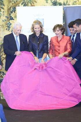 14-11-2022 Madrid Princess Elena de Borbon and Mario Vargas Llosa during the Capote De Las Artes award 2022 ceremony at Wellington Hotel in Madrid. No Spain Â  Copyright: xPPEx