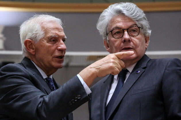 November 15, 2022, Brussels, Brussels Capital Region, Belgium: High Representative of the European Union for Foreign Affairs and Security Policy Josep Borrell (L) and European Commissioner for Internal Market Thierry Breton during an European Foreign Affairs Council (Defence) at the European Council headquarters in Brussels, Belgium, 15 November 2022. Brussels Belgium - ZUMAm177 20221115_zip_m177_025 Copyright: xValeriaxMongellix