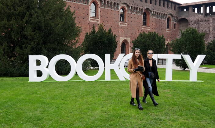Milan, Hybrid life and the theme of the eleventh edition of Bookcity starting today, Sign, written in the park of the courtyard of the Castello Sforzesco Editorial Usage Only  Copyright: xDUILIOxPIAGGESIx xIPAx Agenzia_Fotogramma_FGR3681752