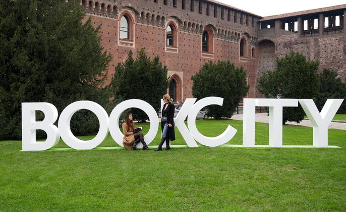 Milan, Hybrid life and the theme of the eleventh edition of Bookcity starting today, Sign, written in the park of the courtyard of the Castello Sforzesco Editorial Usage Only  Copyright: xDUILIOxPIAGGESIx xIPAx Agenzia_Fotogramma_FGR3681754
