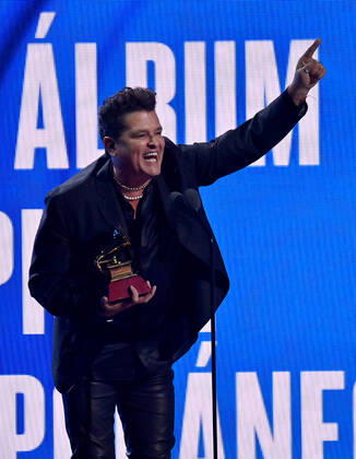 Carlos Vives accepts the Best Contemporary Tropical Album award for Cumbiana II onstage during the 23rd annual Latin Grammy Awards at the Michelob Ultra Arena at Mandalay Bay Resort and Casino in Las Vegas, Nevada on Thursday, November 17, 2022.  LAV20221117751 JIMxRUYMEN