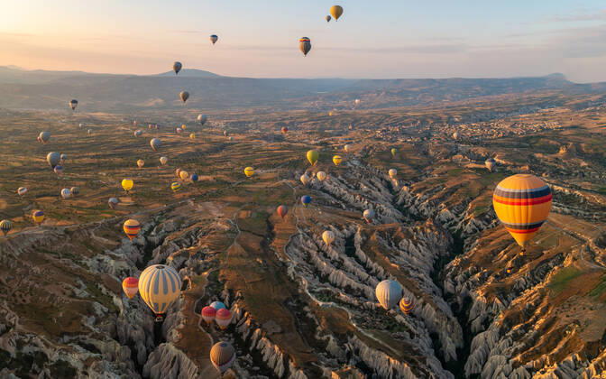 Turkey balloons Cappadocia Goreme Kapadokya , Sunrise in the mountains of Capadocia Sunrise with hot air balloons in Cappadocia, Turkey balloons in Cappadocia Goreme Kapadokya, and Sunrise in the mountains of Cappadocia with many hot air ballon in the sky Copyright: xZoonar.com FokkexBaarssenx 19153376