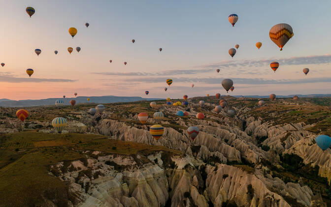 Turkey balloons Cappadocia Goreme Kapadokya , Sunrise in the mountains of Capadocia Sunrise with hot air balloons in Cappadocia, Turkey balloons in Cappadocia Goreme Kapadokya, and Sunrise in the mountains of Cappadocia. Copyright: xZoonar.com FokkexBaarssenx 19153508