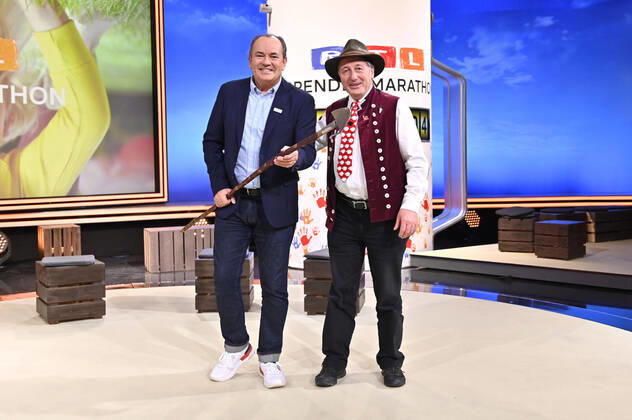 Bilder des Jahres 2022, Entertainment 11 November Entertainment Themen der Woche KW46 Entertainment Bilder des Tages Wolfram Kons und Schäfer Heinrich beim 27. RTL-Spendenmarathon 2022 im Studio 8 der EMG Studios. Hürth, 18.11.2022
