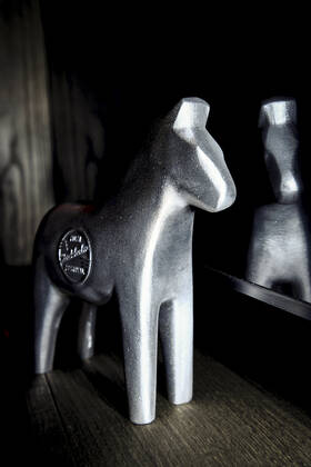 STOCKHOLM 20221118 Aluminum horse, award, at the Stockholm Film Festival award ceremony at Bibliotek Live in Stockholm on Friday STOCKHOLM SWEDEN x12130x,  Copyright: xTimxAro TTx STOCKHOLM FILMFESTIVAL PRISCEREMONI 2022