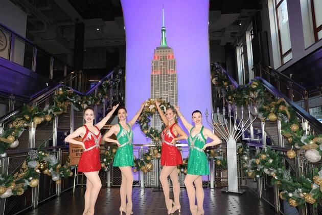 The Radio City Rockettes Photo Call for Christmas Spectacular Starring the Radio City Rockettes, The Empire State Building, New York, NY November 18, 2022. Photo By: Manoli Figetakis Everett Collection Photo Call for Christmas Spectacular Starring the Radio City Rockettes, The Empire State Building, New York, NY November 18, 2022. Photo By: Manoli Figetakis Everett Collection PUBLICATIONXNOTxINxCANxCHNxFRAxITAxJPNxNORxPOLxRUSxESPxUKxUSA