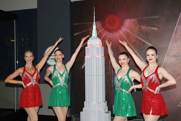 The Radio City Rockettes Photo Call for Christmas Spectacular Starring the Radio City Rockettes, The Empire State Building, New York, NY November 18, 2022. Photo By: Manoli Figetakis Everett Collection Photo Call for Christmas Spectacular Starring the Radio City Rockettes, The Empire State Building, New York, NY November 18, 2022. Photo By: Manoli Figetakis Everett Collection PUBLICATIONXNOTxINxCANxCHNxFRAxITAxJPNxNORxPOLxRUSxESPxUKxUSA