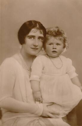 RECORD DATE NOT STATED H.R.H. The Duchess of York and Princess Elizabeth , 1928. Creator: Marcus Adams. Copyright:xThexPrintxCollector HeritagexImagesx IMAGO ,2697085 ! ACHTUNG: AUFNAHMEDATUM GESCHÄTZT!  Copyright:ThexPrintxCollector HeritagexImagesx IMAGO