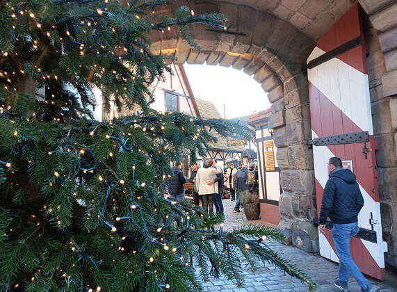 Nürnberger Christkindlesmarkt. Vorbereitung der Weihnachtsmärkte während die Covid 19 Coronavirus Pandemie in Nürnberg , Bayern , Deutschland . November 19 , 2022.