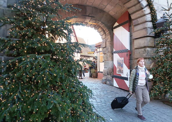 Nürnberger Christkindlesmarkt. Vorbereitung der Weihnachtsmärkte während die Covid 19 Coronavirus Pandemie in Nürnberg , Bayern , Deutschland . November 19 , 2022.