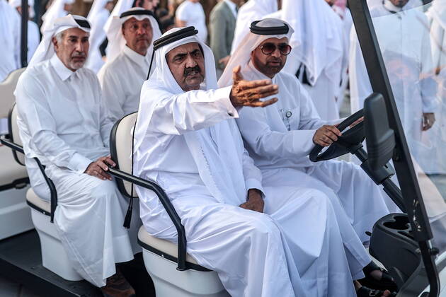 Bilder des Jahres, News 11 November News Themen der Woche KW46 News Bilder des Tages QATAR, DOHA - NOVEMBER 19, 2022: Hamad bin Khalifa Al Thani (C), former Emir of Qatar, is seen in a city embankment. The 2022 FIFA World Cup will take place in Qatar from November 20 to December 18, 2022. Sergei Bobylev TASS  55976913