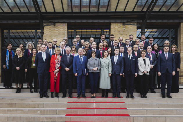 Bilder des Jahres, News 11 November News Themen der Woche KW47 News Bilder des Tages Familienfoto im Rahmen der 3. Unterstuetzerkonferenz fuer Moldau in Paris, 21.11.2022. Paris Frankreich Copyright: xFlorianxGaertnerx