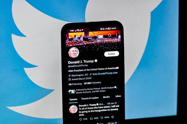 November 22, 2022, Clermont Ferrand, Auvergne Rhone Alpes, France: Elon Musk reactived Donald Trump s Twitter account. It was banned since 2021 - Clermont-Ferrand, November 22, 2022. Clermont Ferrand France - ZUMAf173 20221122_zip_f173_004 Copyright: xAdrienxFillonx