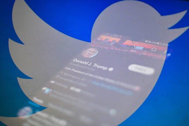 November 22, 2022, Clermont Ferrand, Auvergne Rhone Alpes, France: Twitter s logo is overlapped with Trump s account. Elon Musk reactived Donald Trump s Twitter account. It was banned since 2021 - Clermont-Ferrand, November 22, 2022. Clermont Ferrand France - ZUMAf173 20221122_zip_f173_006 Copyright: xAdrienxFillonx
