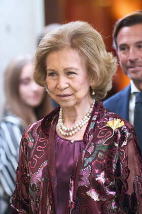 22-11-2022 Madrid Queen Sofia attend the presentation of the 37th edition of the BMW painting award and Mundo in harmony benefit concert at the royal theatre in Madrid. No Spain Â  Copyright: xPPEx