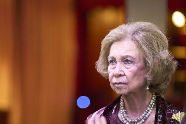 22-11-2022 Madrid Queen Sofia attend the presentation of the 37th edition of the BMW painting award and Mundo in harmony benefit concert at the royal theatre in Madrid. No Spain Â  Copyright: xPPEx