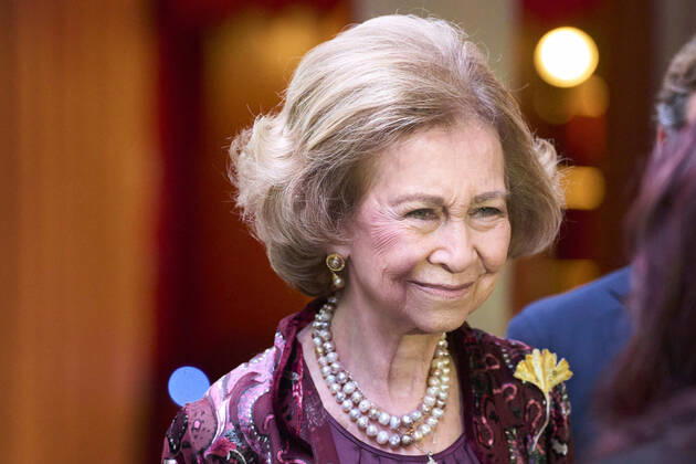 22-11-2022 Madrid Queen Sofia attend the presentation of the 37th edition of the BMW painting award and Mundo in harmony benefit concert at the royal theatre in Madrid. No Spain Â  Copyright: xPPEx