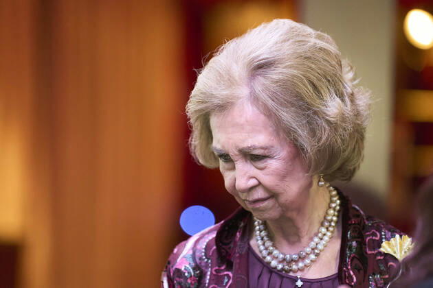 22-11-2022 Madrid Queen Sofia attend the presentation of the 37th edition of the BMW painting award and Mundo in harmony benefit concert at the royal theatre in Madrid. No Spain Â  Copyright: xPPEx