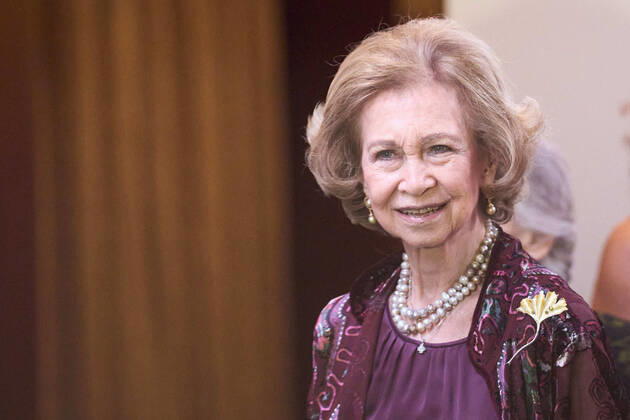 22-11-2022 Madrid Queen Sofia attend the presentation of the 37th edition of the BMW painting award and Mundo in harmony benefit concert at the royal theatre in Madrid. No Spain Â  Copyright: xPPEx