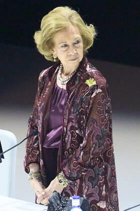 22-11-2022 Madrid Queen Sofia attend the presentation of the 37th edition of the BMW painting award and Mundo in harmony benefit concert at the royal theatre in Madrid. No Spain Â  Copyright: xPPEx
