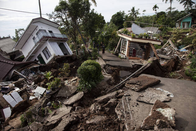 Bilder des Jahres, News 11 November News Themen der Woche KW47 News Bilder des Tages M 5.6 Earthquake Aftermath In West Java The view of Sarampad village after hit by M 5.6 earthquake in Cianjur, West Java province, on Wednesday, November 23, 2022. The M 5.6 earthquake shook some areas in Cianjur city, on Monday, Nov 21, which was felt in the capital city of Jakarta, and other areas such as Tangerang, Bekasi, Bogor, and Depok, caused at least more than 250 fatalities, and hundreds others were injured, as well as damaging buildings and infrastructure. Cianjur Indonesia Copyright: xAdityaxIrawanx originalFilename: irawan-theviewo221123_npVRC.jpg