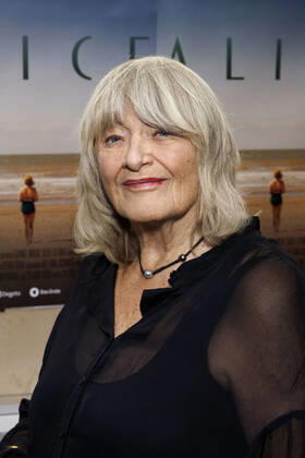 Journalistin Alice Schwarzer posiert bei der NRW-Premiere des Films Alice , der anlässlich des 80. Geburtstag von Alice Schwarzer, der Frontfigur der deutschen Frauenbewegung, enstanden ist, im ODEON-Kino. Köln, 22.11.2022 NRW Deutschland Copyright: xChristophxHardtx
